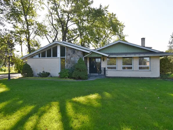 213 Sherwood Dr, Wood Dale, IL 60191