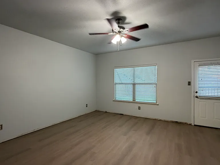 2123 Meadow View Dr — Photo 15