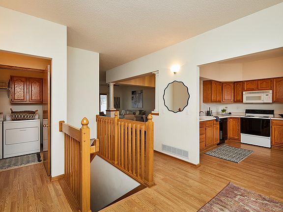 4th image of 4227 Eisenhower Ct