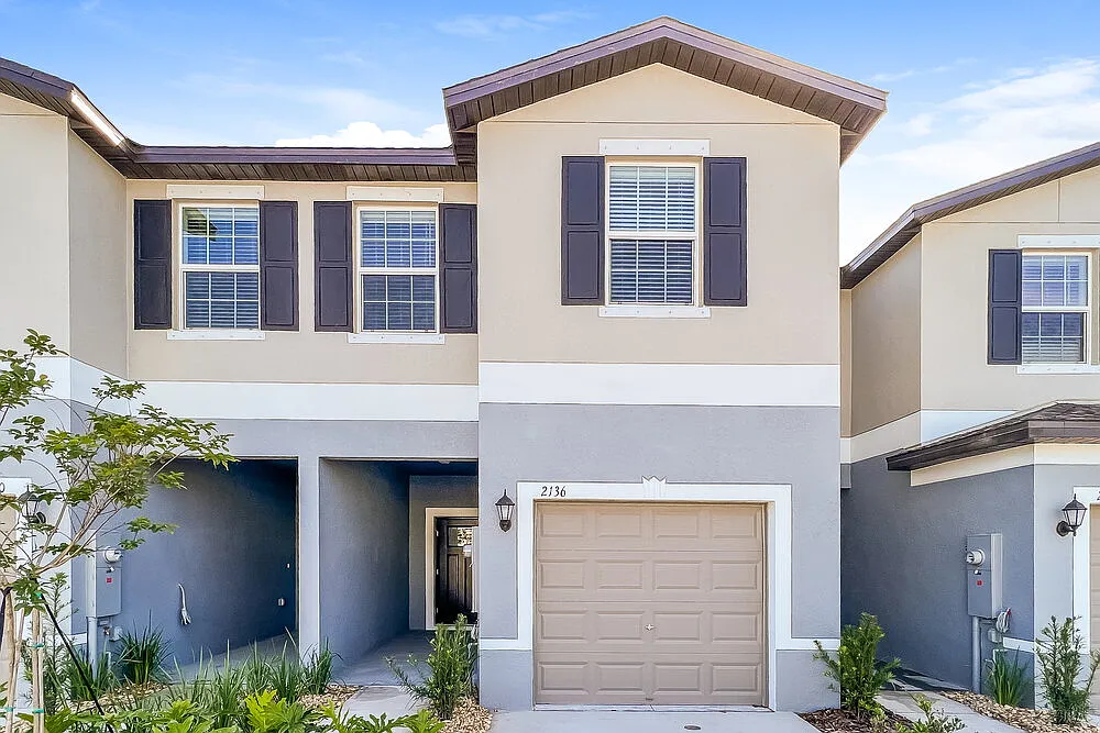3 bed, 2.5 bath, 1624 sqft, $2,060 — Photo 1