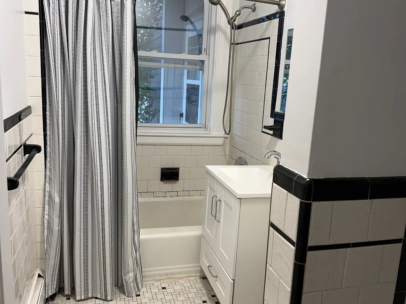 2 bed, 1000 sqft, $2,575 — Photo 2