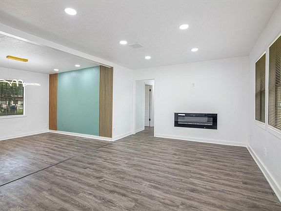 3rd image of 2922 Knotty Oaks Trl