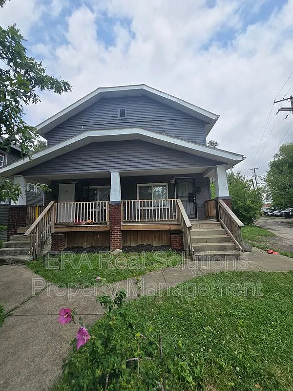 3 bed, 1.0 bath, 1172 sqft, $1,150 — Photo 1
