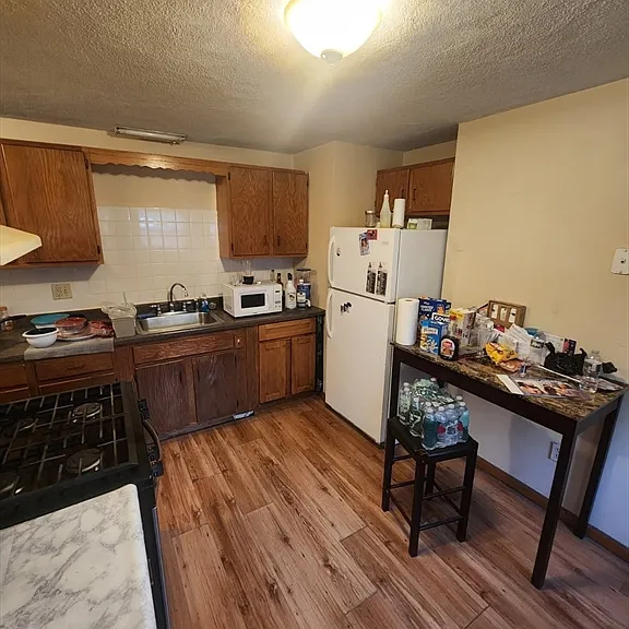 392 Ferry St #1 — Photo 1