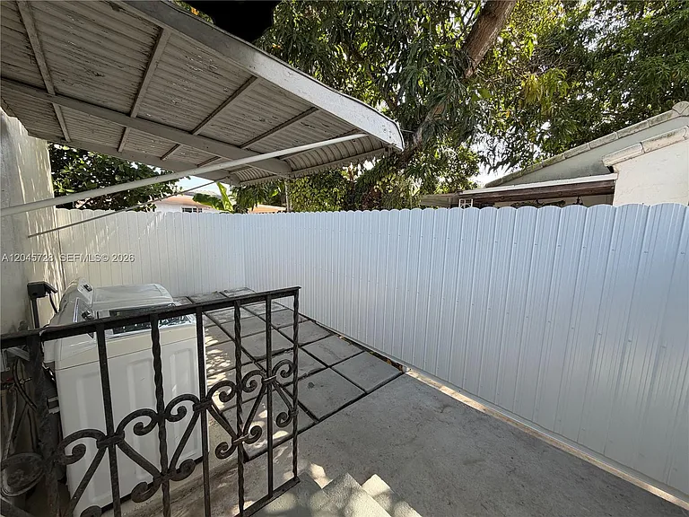 2112 SW 60th Ct — Photo 15