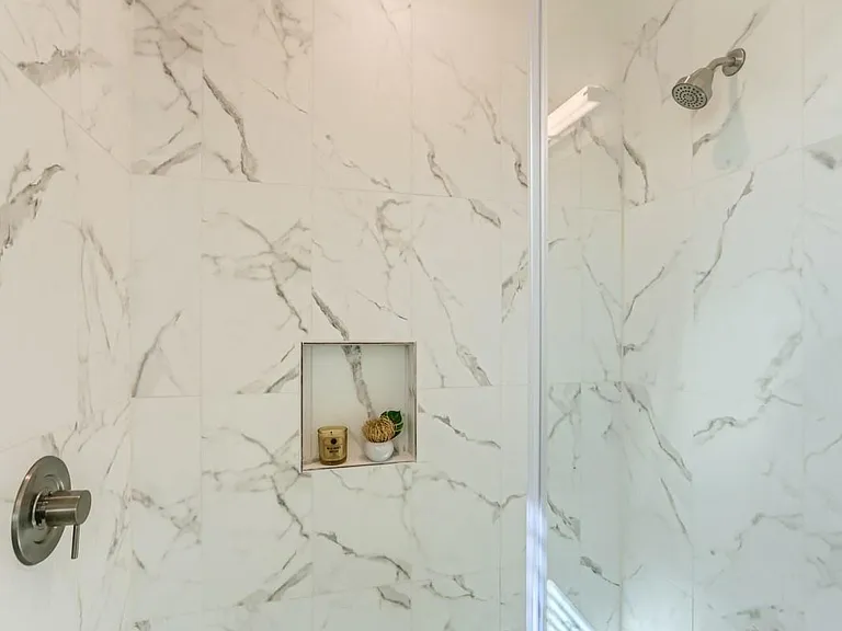 Master suite 2 w/ on-suite bathroom