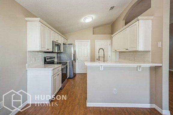 3rd image of 120 Rockhill Dr