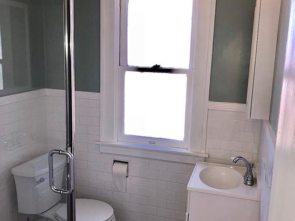 3rd image of 494 36th Ave APT 1