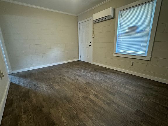 2nd image of 300 N Lee St