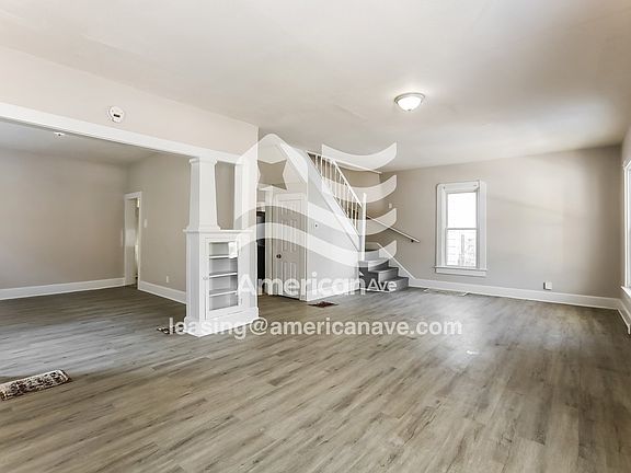 670666_004_living_room_3.jpg