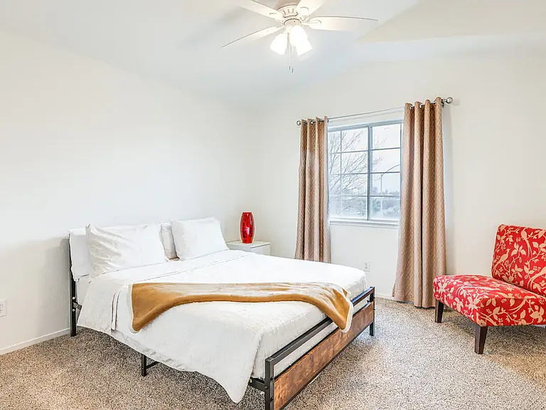 708 Champagne Ct — Photo 25
