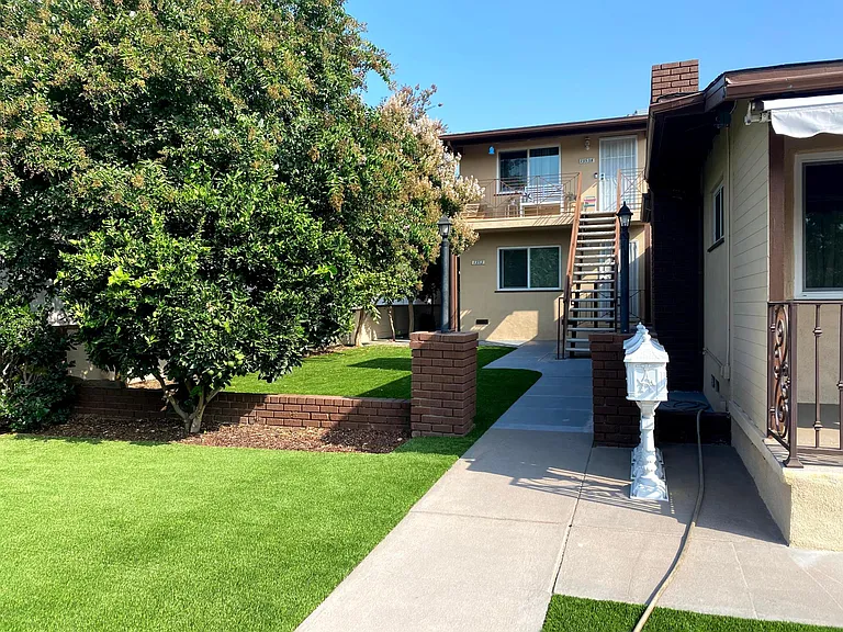 1353 Orange Grove Ave — Photo 1