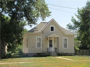514 8th St NW, Waverly, IA 50677