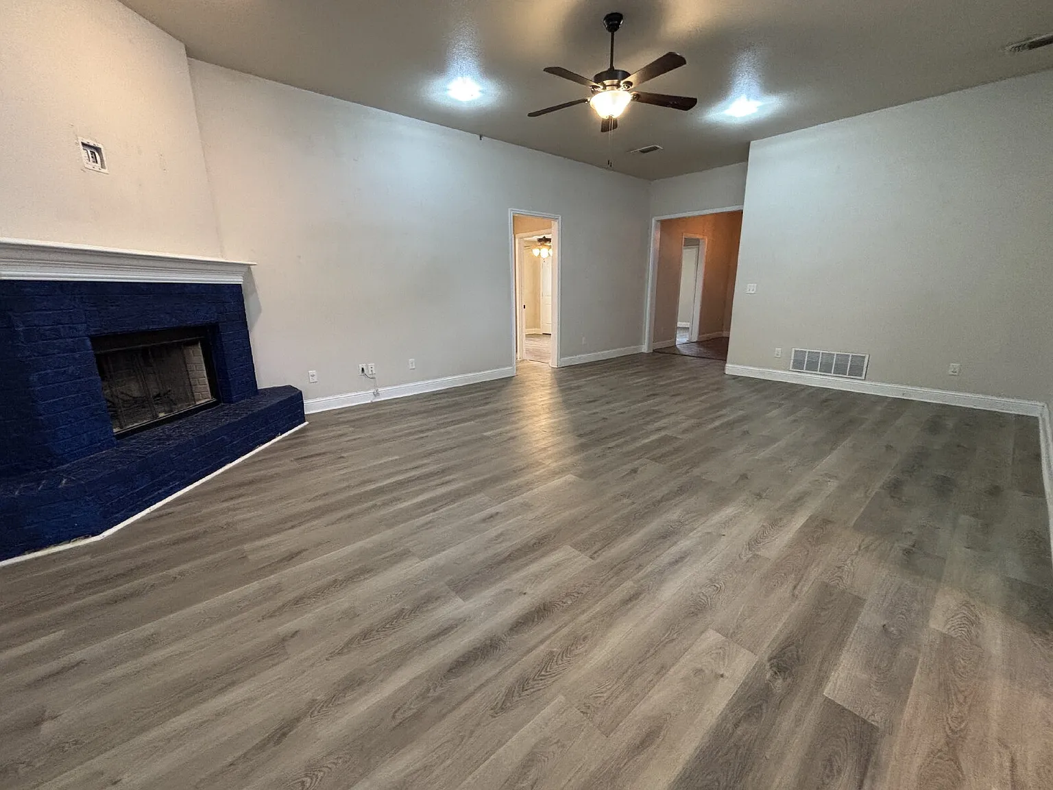 4 bed, 2.0 bath, 2043 sqft, $2,300 — Photo 4