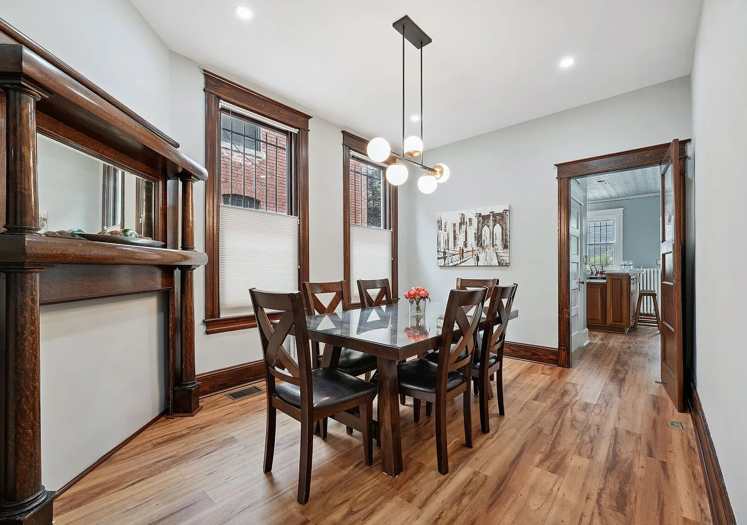 Premier Capitol Hill Residence Luxury Upper-Level Living — Photo 4