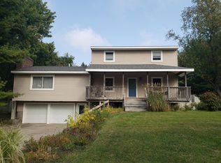 5386 Hillview Dr, Norton Shores, MI 49441