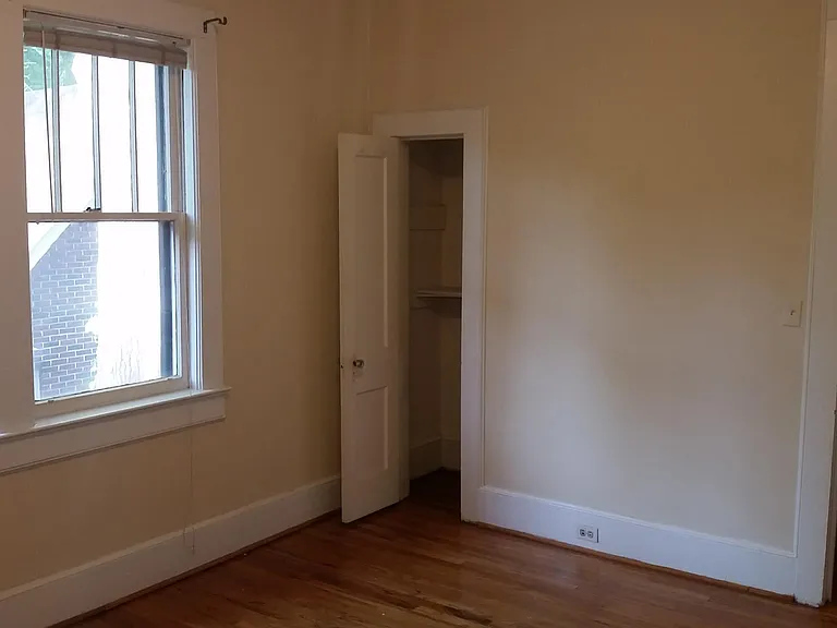 1303 Maple St #R — Photo 2