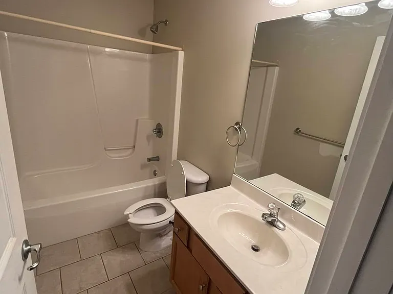 2nd Full Bathroom