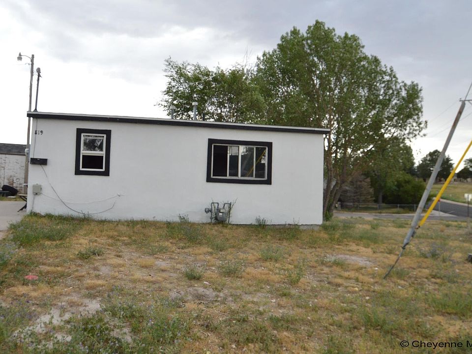 1st image of 819 W 9th St