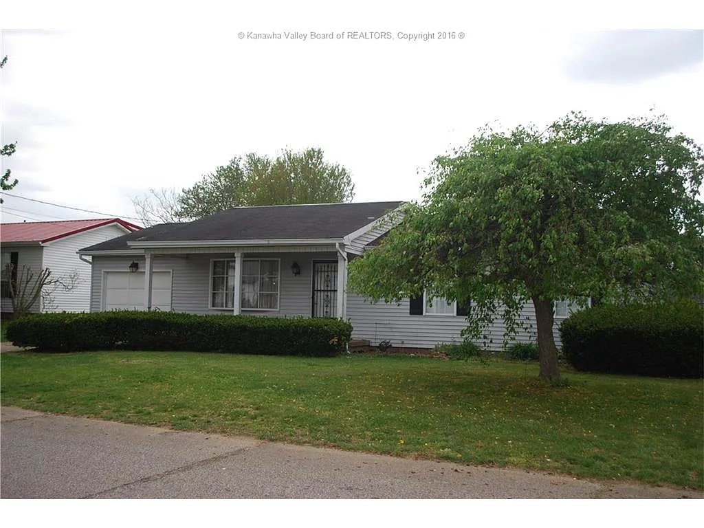 534 University Ln photo 1