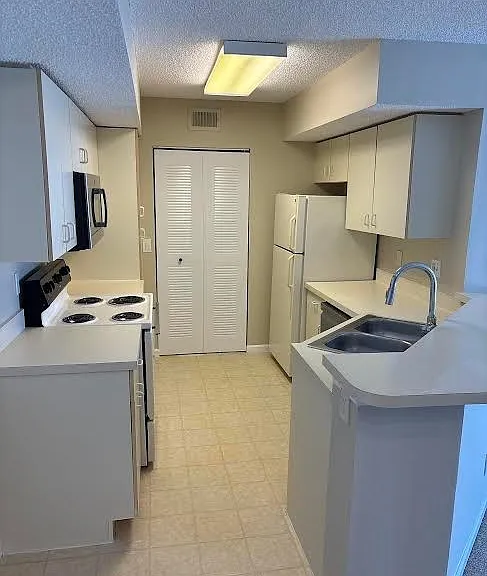 13625 Eagle Ridge Dr #318 — Photo 5