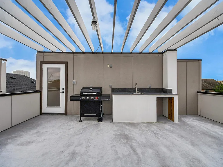 5630 Dolores St — Photo 35