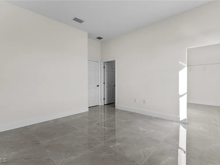 1134 Cumming St E — Photo 18