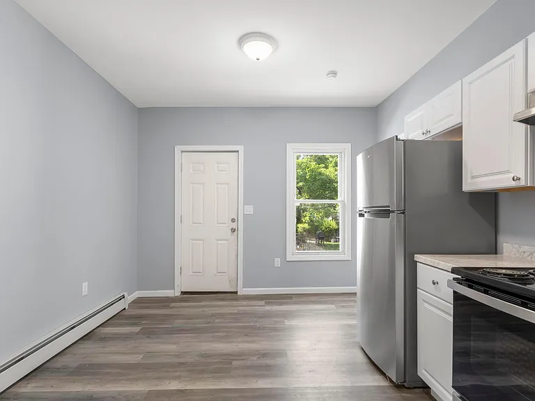 75 Fairview St — Photo 5