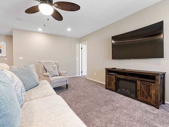 5th image of 10311 Penguin Ct