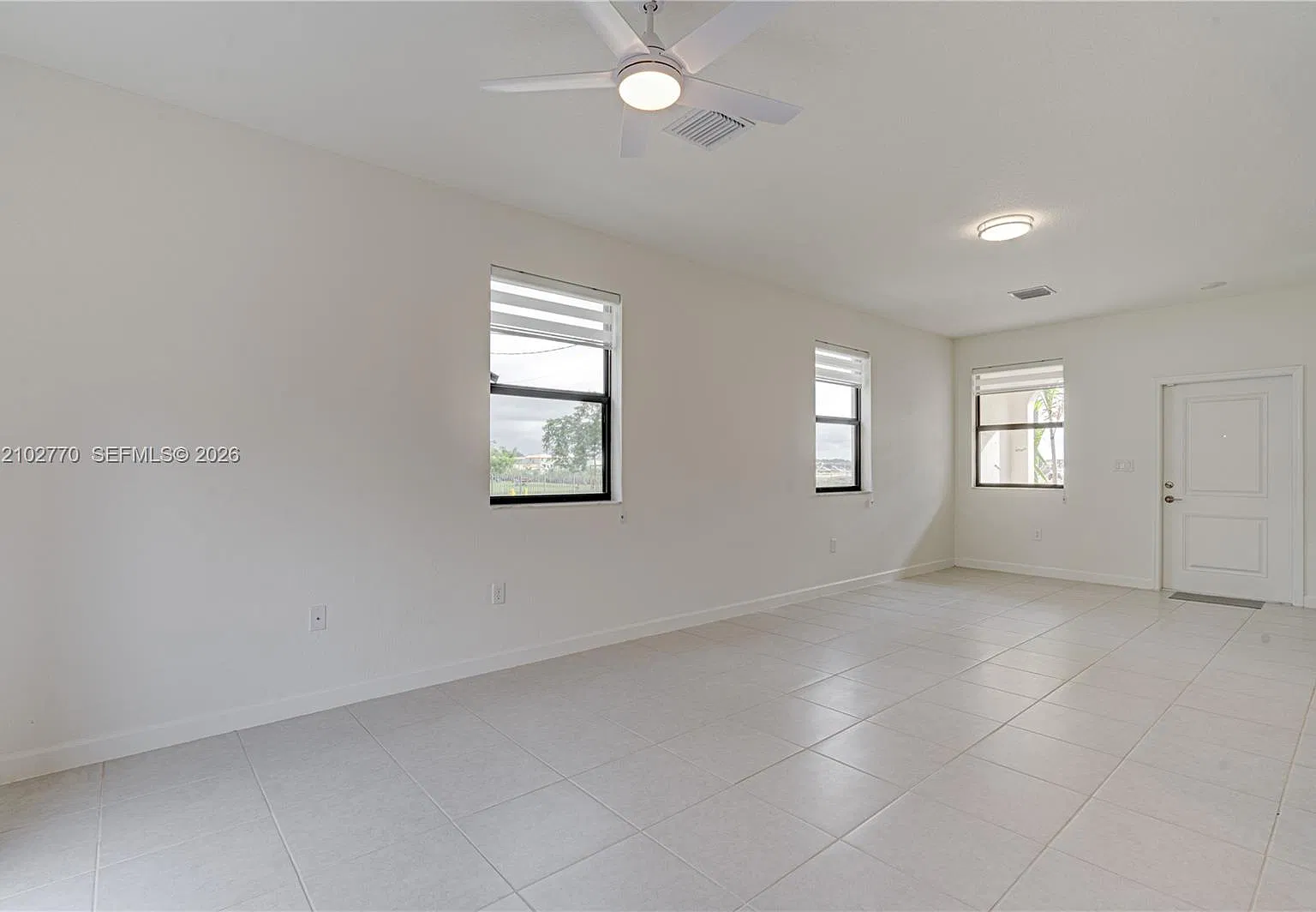 3 bed, 1331 sqft, $2,850 — Photo 3