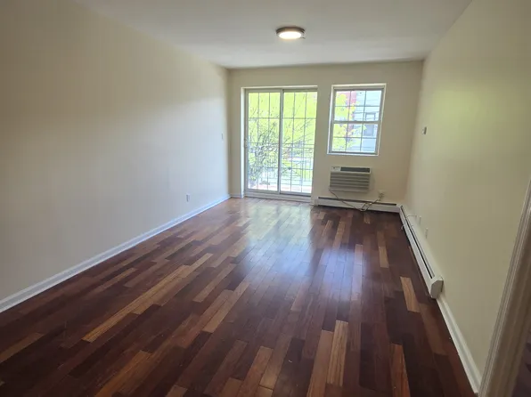 3536 10th St #2, Astoria, NY 11106