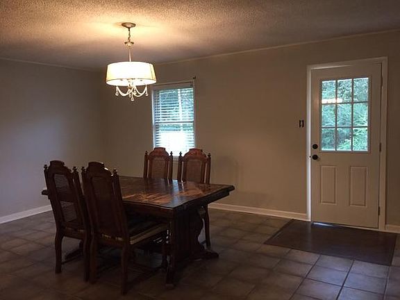 3rd image of 17 Lee Oaks St