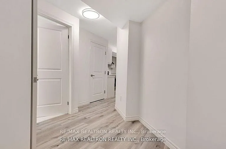 4 Oceanpearl Cres — Photo 11