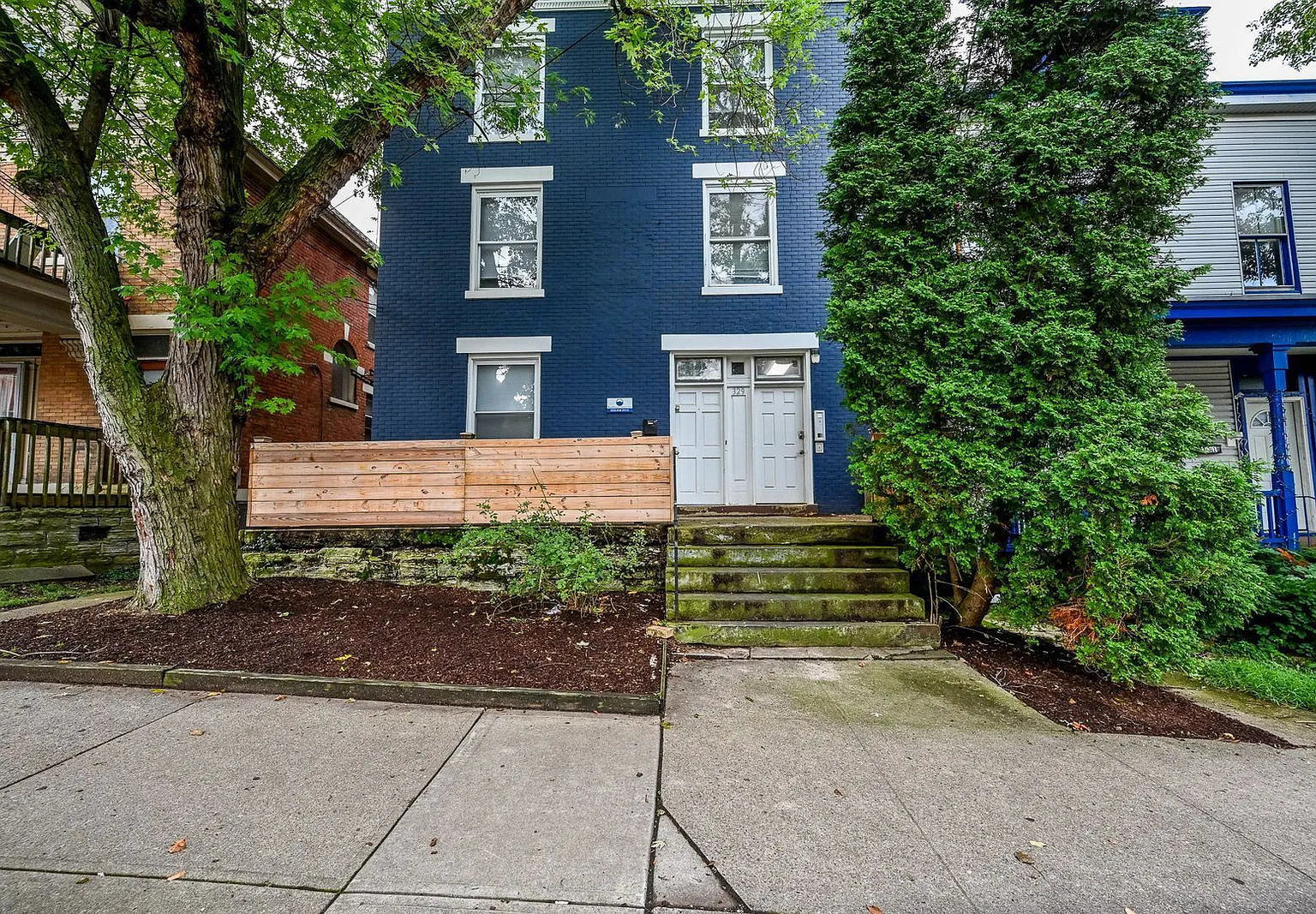 3 bed, 1.0 bath, $2,369 — Photo 2
