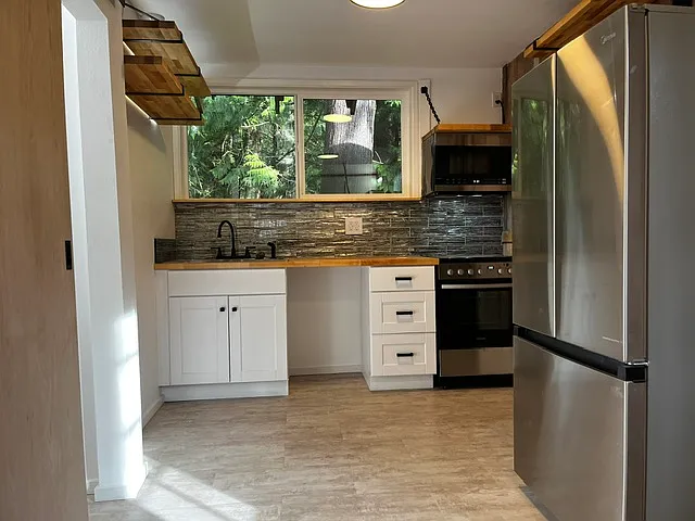15802 Mountain View Rd #B — Photo 2