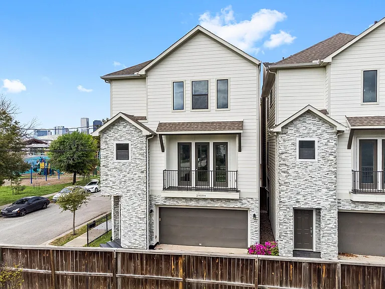2909 Gillespie St #A — Photo 4