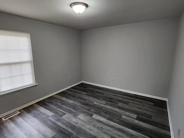 237 Alymer Ct — Photo 23