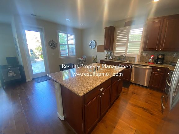 3rd image of 3233 Monument Dr