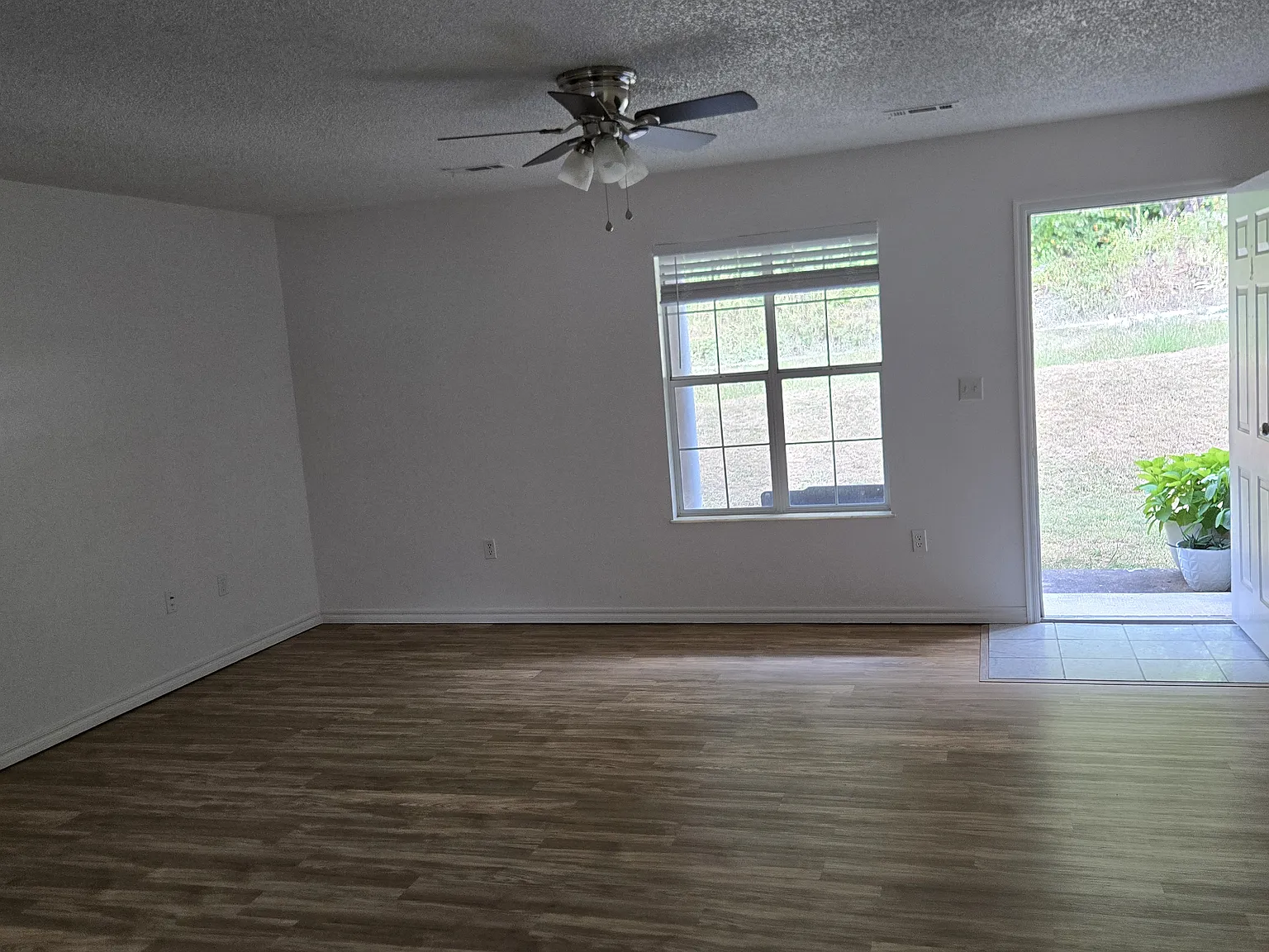 2 bed, 1050 sqft, $1,100 — Photo 4