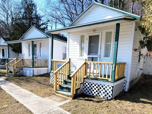 8568 S Portage Point Dr Unit 3, Onekama, MI 49675