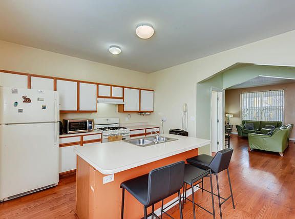 5th image of 10549 S Edbrooke Ave