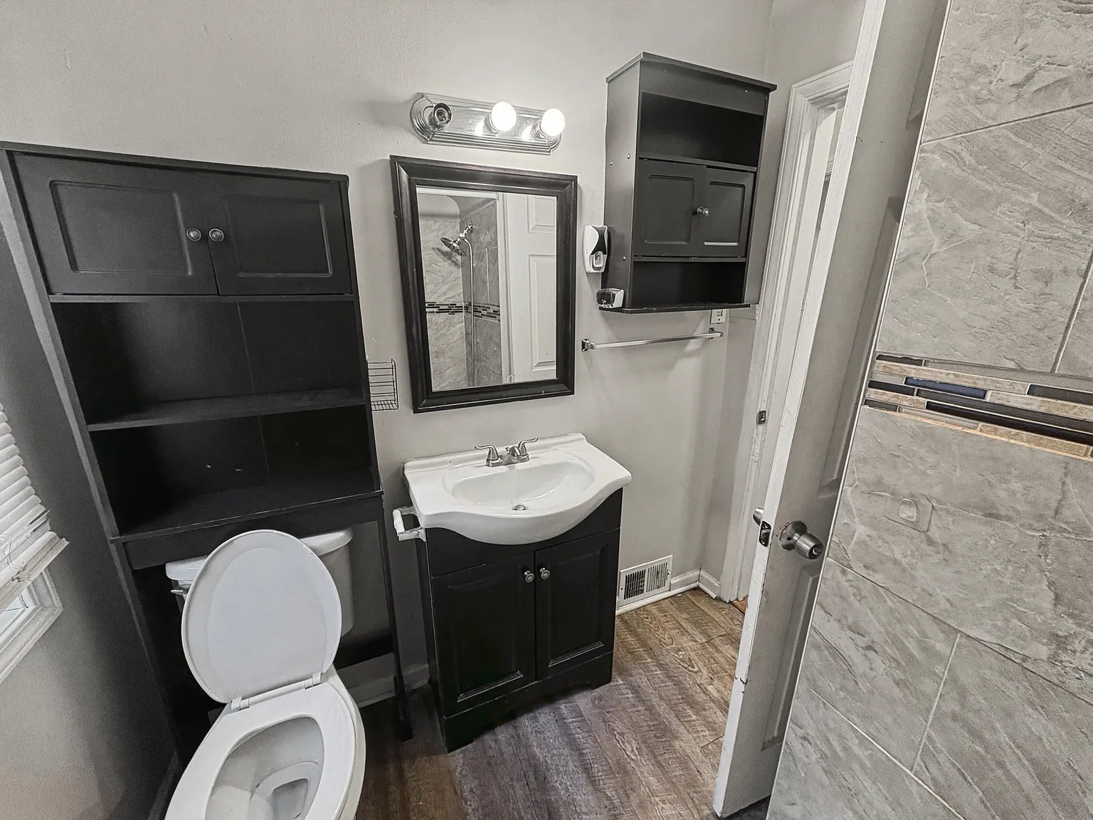4 bed, 3920 sqft, $1,400 — Photo 3