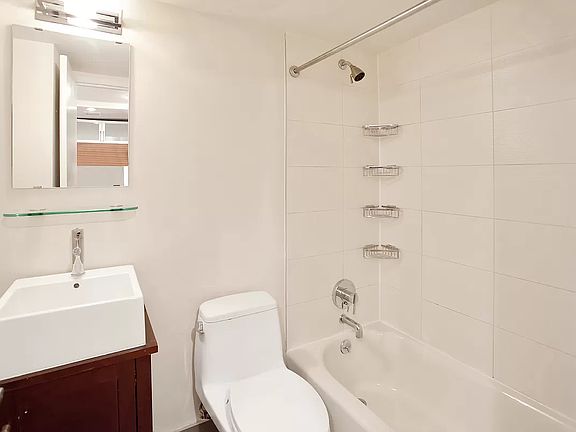 5th image of 184 Thompson St APT 5H