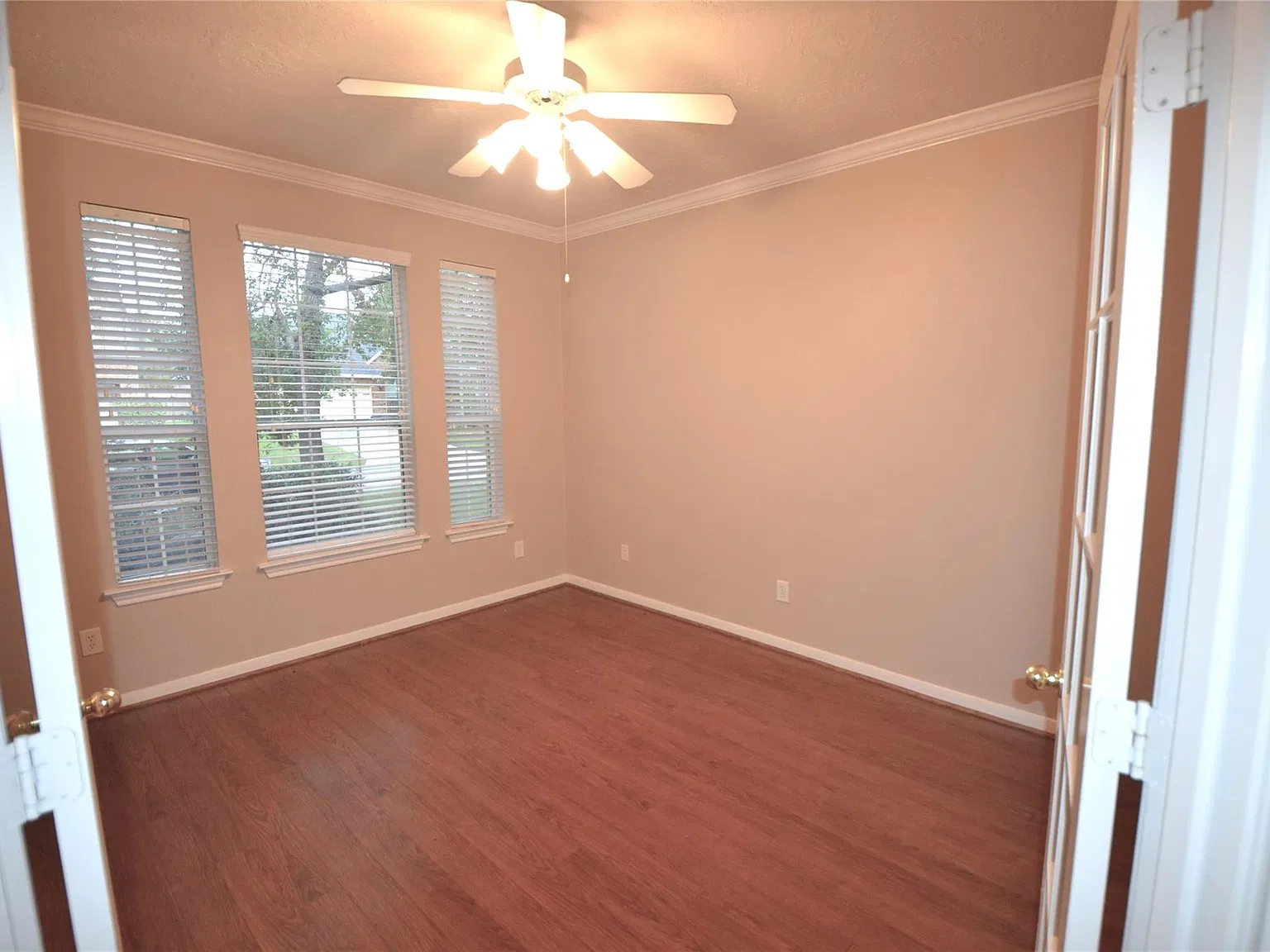 4 bed, 2.5 bath, 3045 sqft, $2,797 — Photo 4