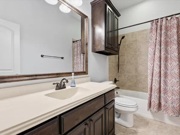 1105 Safrano St, Midlothian, TX 76065