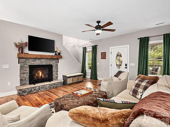 5th image of 81 Boyd Ave