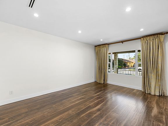 5th image of 1016 Linden Ave #1016