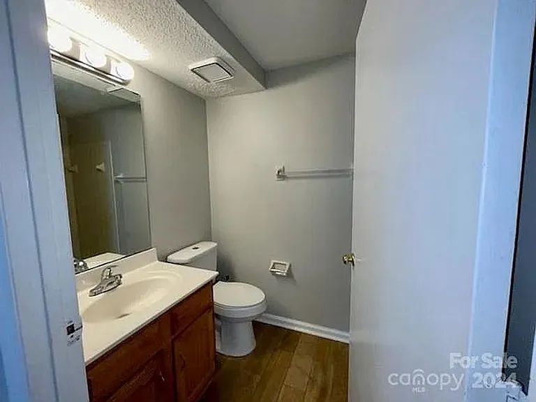 1649 Arlyn Cir #A — Photo 31