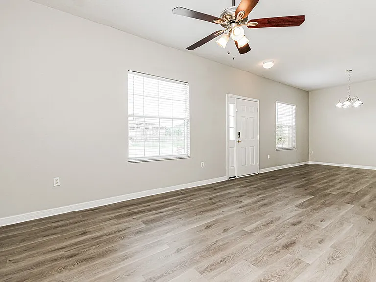 292 Cloverdale Rd — Photo 3