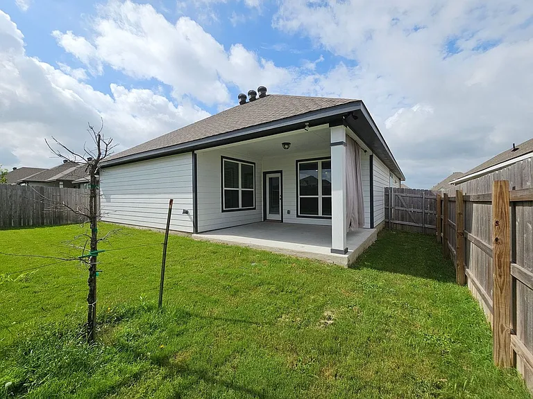 910 James Parker Cir — Photo 17